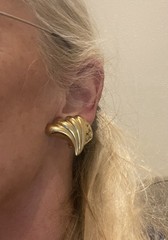 Vintage Gold Tone Art Deco Design Clip On Earrings Scroll/Fluted Beauty