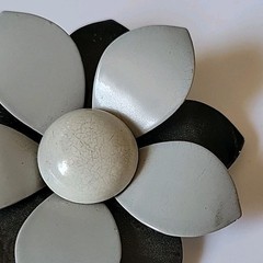 Vintage Enameled Metal Flower Brooch Pin 2.5″ Black Gray MCM Mod Preppy Retro