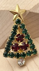 Christmas Tree Green Red Rhinestone Vintage Gold Tone Brooch