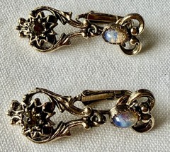 Vtg 1974 Sarah Coventry Contessa Opalesque/Green Gold Tone Clip On Earrings 11g