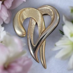 Vintage Tona Abstract Impressionist Heart Shaped Brushed Gold Tone Brooch Pin