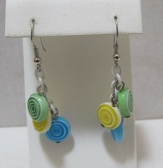Vtg Green Yellow Blue Bull’s-Eye Inlaid Plastic Disks White Chain Dangle Earring