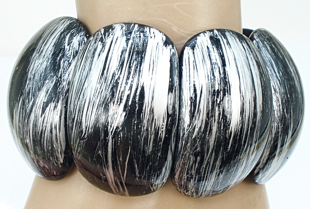 VINTAGE LUCITE CHUNKY BRACELET 1 3/4″ BLACK SILVERY SHIMMERY ENAMEL STREAKING