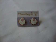VINTAGE SAMUEL HUANG DESIGNER CLOISONNE RETRO MOD PINK & WHITE STUD EARRINGS
