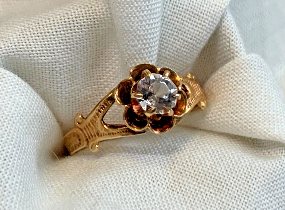 Vtg 14K Yellow Gold Ring 1.7g Fine Jewelry Size 7 Band Clear Round Stone *READ*