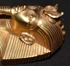 VTG King Tutankhamun Pendant Metropolitan Museum of Art Gold Tone Tut 1976 Egypt