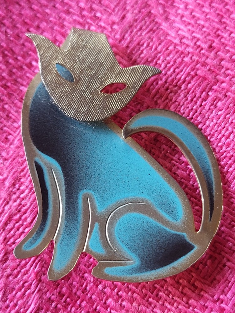 JAMES HALL YANKEE SILVERSMITHS ENAMEL MODERN CAT BROOCH BLUE GOLD TONE