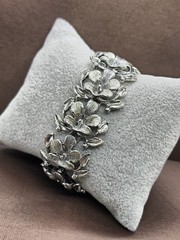 Vintage 1950’s-1960’s? Rhodium Plated Flower Plaque Link 7″ Costume Bracelet
