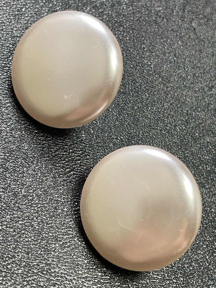 Vintage 1.1” White Satin Finish Plastic Retro Round Earrings