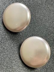 Vintage 1.1” White Satin Finish Plastic Retro Round Earrings