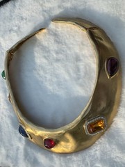 RARE VTG LES BERNARD Gold Tone Faux Gemstone Rhinestones RUNWAY Collar Necklace