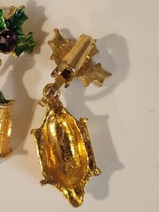 Vintage Holiday Ivy Clip on Earrings