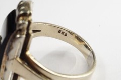STRIKING ART DECO 14K GOLD WHITE GOLD ONYX & DIAMOND GEOMETRIC RING c1930
