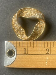 Vintage Brooch Pin Goldtone Rhinestone Wreath Round Career Capsule