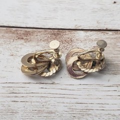 Vintage Screw On Earrings – Gold Tone Interlocking Rings 0.75″