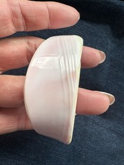 VINTAGE BLUSH PINK CONCH PEARL SHELL CARVED SLICE ASYMMETRICAL BANGLE BRACELET