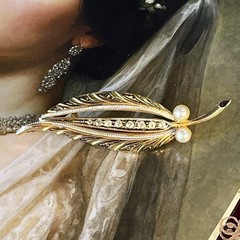 Vintage Damascene Leaf Brooch – Faux Pearls – Rhinestones – Gold Tone – 2.25”