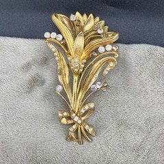 Vintage Pot Metal Rhinestone Brooch Gold Tone Flower READ