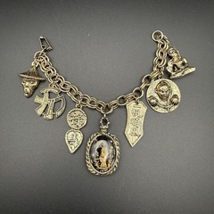 Vintage Gold Tone Asian Charm Bracelet Reverse Carved Lucite Giesha Intaglio 7″