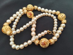 26″ VINTAGE JAPAN PAPER MACHE FLORAL FAUX PEARL GOLD WHITE DISK BEADED NECKLACE