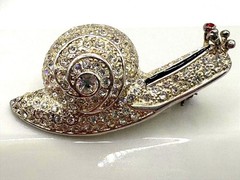 Vintage 1980s Signed ROMAN AUSTRIAN CRYSTALS Silver Tone Snail Brooch Pin