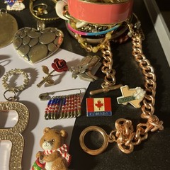 VINTAGE CHARM PENDANT LOT MIX MATERIAL ASSORTED SIZES PIECES Brooch Bracelet