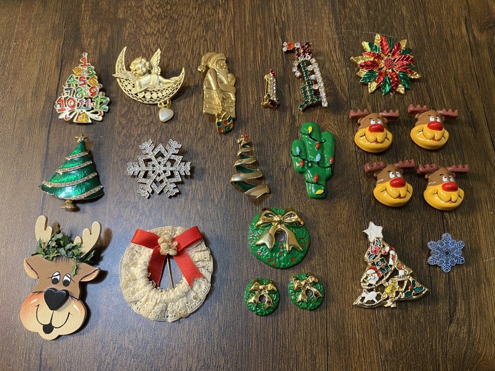 Vintage 20PC Lot Of Christmas Brooches, Pins, Button Covers, And Accent Pieces