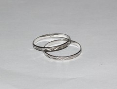 Two SOLID 18k White Gold Etched Stacking Band Size 8.25 & 8.75 Rings ~ Vintage