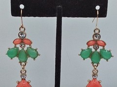 2.5″ DANGLE DROP FAUX JADE FAUX ORANGE CORAL RETRP HIPPY PIERCED EARRINGS VTG