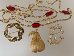 LOT ESTATE VINTAGE JEWELRY SOME SIGNED JOAN RIVERS 1928 NAPIER & MORE