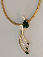 VTG 18″FAUX GOLD LINK NECKLACE-SIMULATED EMERALD PENDANT/PIN -MAGNETIC CLASP