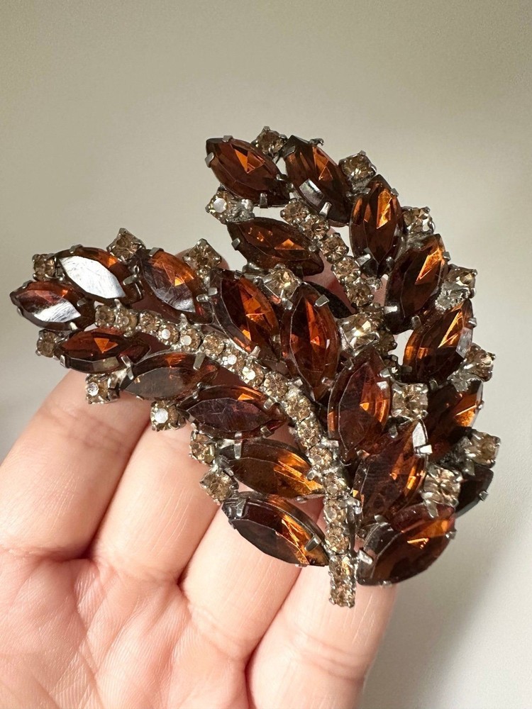 Vintage brown rhinestone feathers Brooch