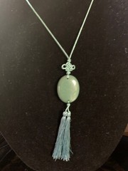 21″ VINTAGE CHINESE EXPORT BEAUTIFUL GREEN AVENTURINE TASSEL PENDANT NECKLACE