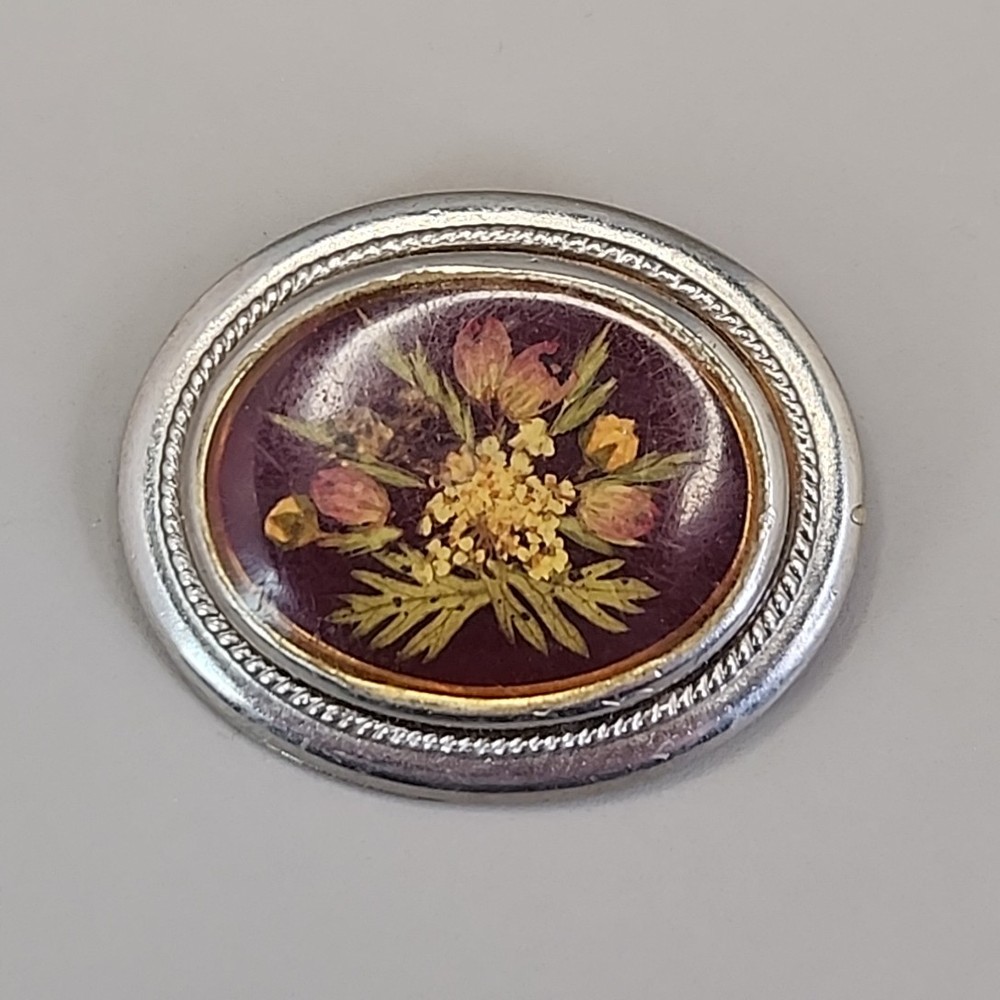 Vintage Dried Flower Brooch Brown Oval Silver Tone Resin 1 3/8″