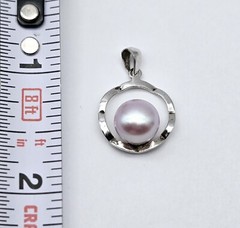 Vintage Sterling Silver Pink Pearl Circle Petite Modernist Pendant – 2.0g