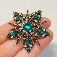 VTG ART Star Snowflake Brooch Green Glass Cab 4.5cm Holiday Christmas Gift