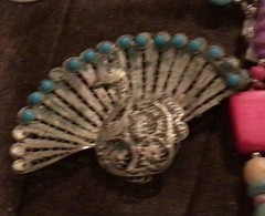 Vintage Style Costume Jewelry Lot – Necklaces, Bracelet, Brooches, earing– Mixed