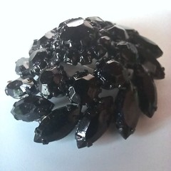 Vintage Japanned Domed Round Black Glass Stone Brooch w Swirl Outer Edge 2″