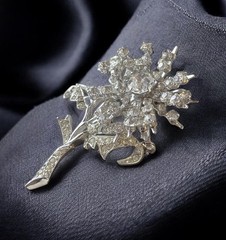 Vtg 1950s Rhinestone Flower Brooch – 2.75” – Sparkling Silver Tone Stem & Leaves