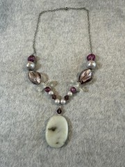 VINTAGE LAVENDER GLASS BEAD WITH STONE PENDANT NECKLACE 19”