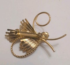 Lot Of 7 Vintage Brooches And Pins Gold And Silver Tone Variety