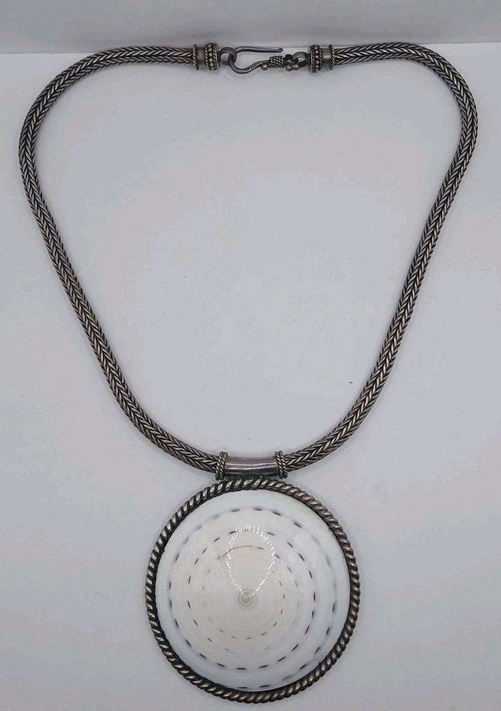 Vtg. Bali Wheat Design Sterling Silver & Shiva Eye Shell Round Pendant/Necklace