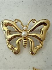 Vtg SIGNED AAI Gold Tone Faux Pearl Butterfly & Flower Brooch Pin 2 Set