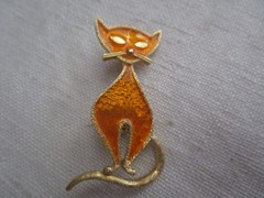 VTG LG/ Lind Gal Orange enameled Cat Pin/brooch modern JL25-35