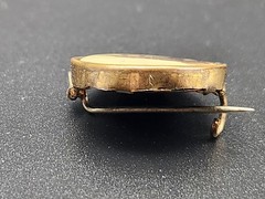 Vintage Victorian One Inch Brass Antique Oval Picture Pin Brooch Mourning Couple