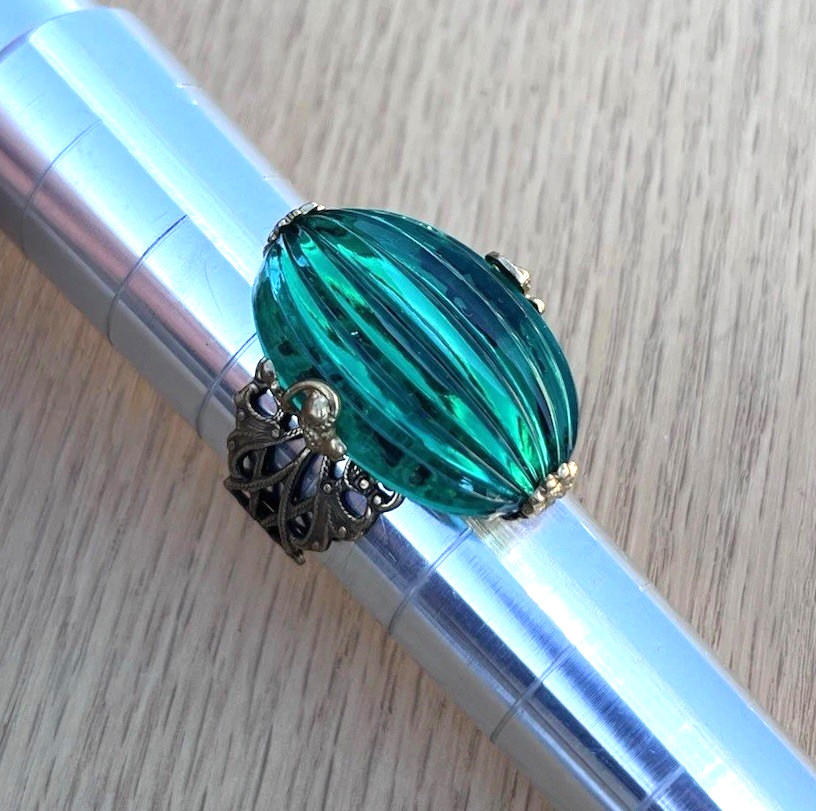 Vintage Emerald Green Glass Ribbed Cabochon Brass Filligree Ring Sz 10 Art Deco