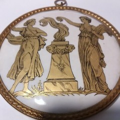 BEAUTIFUL ROME STYLE PENDANT MADE IN NEW YORK GREAT FOR ANY VINTAGE COLLECTION!