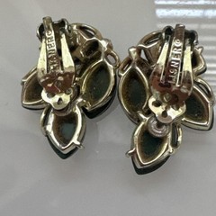 Vintage LISNER ~green ~ Thermoset Lucite ~ Gold Tone Leaf Clip On Earrings(f)