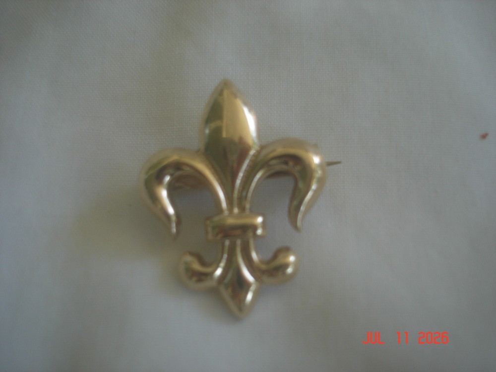 LOVELY Vtg. SMALLER FLEUR-de-LIS GOLD TONE PIN / BROOCH / PENDANT 1 1/8″ Long