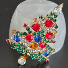 Vintage marked No lead gold tone and multi rhinestone Christmas tree pin brooch